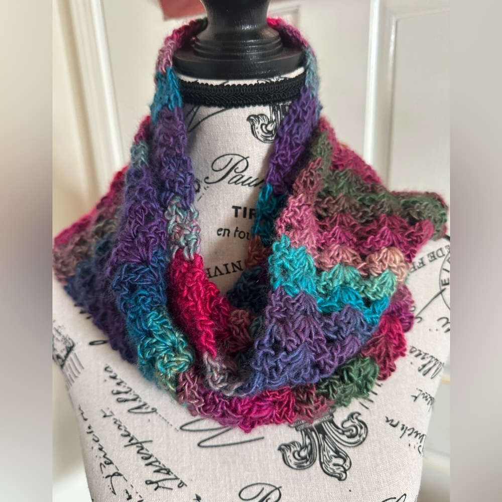 Scarf - crocheted